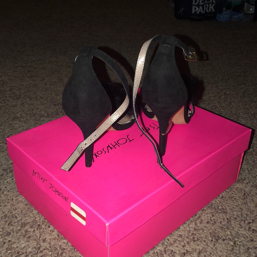 Sandals - Picture 3 of 3